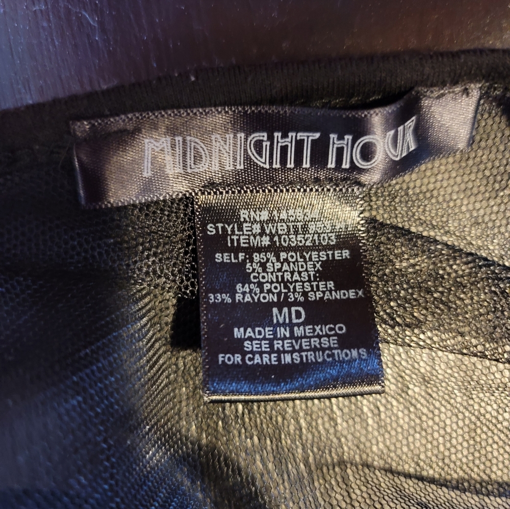 Skull And Rose's B&W Eyelet Front With Net - image 7